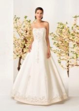 فستان الزفاف من العلامة التجارية العاج دمية