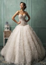 Великолепна сватбена рокля с украсен корсет