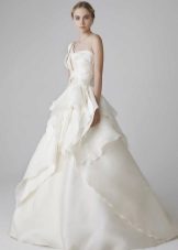 فستان زفاف مع حزام واحد