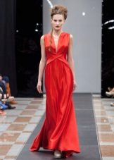Yunan tarzında kırmızı ipek elbise