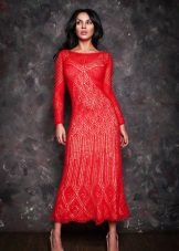 Rode opengewerkte gebreide jurk