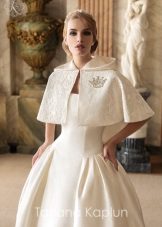 Кейп към сватбената рокля от Татяна Каплун