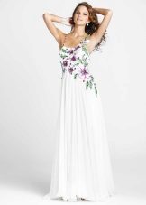 Hvit kjole med blomstertrykk på bodice