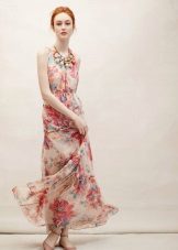Beige sko med floral print kjole