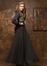 Long dark green dress sa estilo ng Ruso