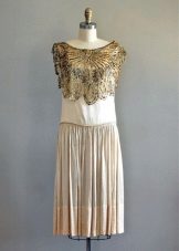 Vintage kjole med gulldekorasjon
