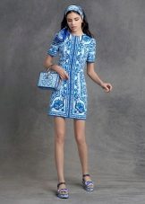 Derlius suknelė iš „Dolce & Gabbana“ su „Gzhel“ modeliu
