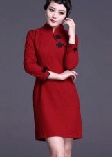 Rød orientalsk kjole