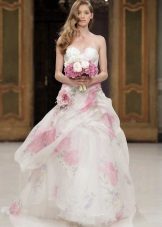 Vestido de casamento lindo com estampa floral