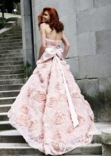 Rochie de nunta roz cu flori in ton