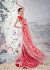 Vestuvių raudona suknelė iš guipure