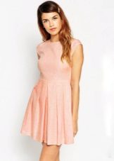 Trumpa rožinė lininė suknelė