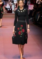 Vestido preto com rosas Dolce & Gabbana