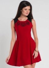 Rode korte jurk met halfzonnere rok