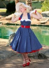 Retro afbeelding met blauwe polka dot jurk