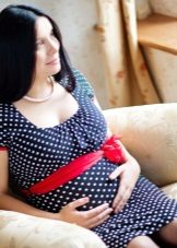 Rochie simplă cu talie înaltă pentru femeile însărcinate