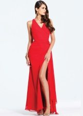 Rode jurk voor een zandloperfiguur