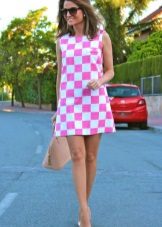 Fehér-rózsaszín csíkos rövid ruha - sakknyomtatás