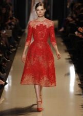 Red lace dress sa estilo ng bagong bow