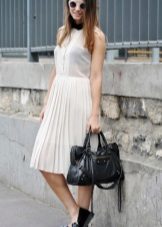 Pleated dress with loffers