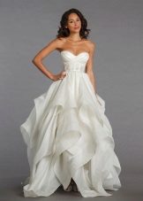 فستان زفاف طويل مع ارتفاع الخصر