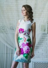 فستان مع طباعة الأزهار
