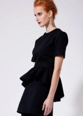svart klänning från sidfot