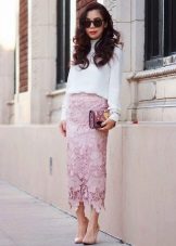 Pieštuko ilgio nėrinių sijonas - romantiška išvaizda