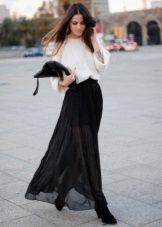 Longue demi-jupe noire - look du soir
