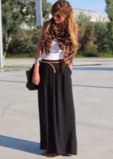 Long black half skirt - kaswal na hitsura