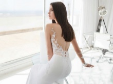 Recorte para cintura openwork em um vestido de noiva sexy