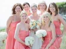Vaaleanpunaiset bridesmaids-asut