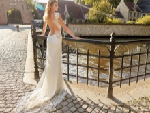 Vestido de noiva elegante com costas abertas