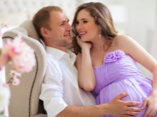 Лилава рокля за бременни фотосесии