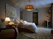 الثريات في غرفة النوم 85 صورة نماذج للسقوف الممتدة مجموعات مع مصابيح الحائط في الأساليب الحديثة والكلاسيكية والثريات الأنيقة الجميلة في المناطق الداخلية