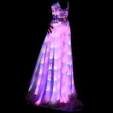 Gaun pengantin dengan lampu latar yang terang