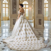 Gaun pengantin dengan kereta api Vato