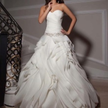 Kristalų dizaino vestuvių suknelė