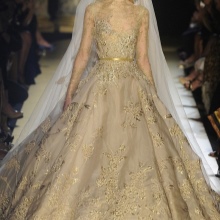 Сватбена рокля от дантела на Ели Сааб