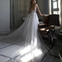 Gaun pengantin dengan kereta panjang 2016 oleh Ricky Dalal