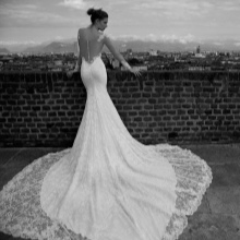 Сватбена рокля на Алесандра Ринаудо с влак