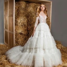 Gaun pengantin dengan skirt yang sangat lengkap dari koleksi musim bunga musim panas 2015 dari Zuhair Murad