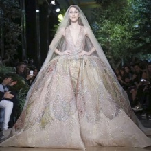 Сватбена рокля от Ели Сааб, готова за носене