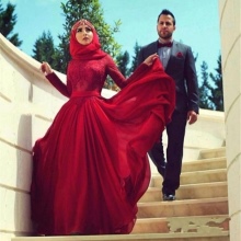 Muslimsk röd bröllopsklänning