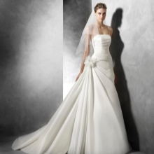 فستان زفاف من برونوفياس مع الأقمشة