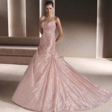 Gaun pengantin dari warna La Sposa