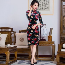 Kinesisk blomstret kjole