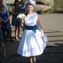 Modrý pásek svatební šaty