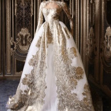 Barokk brudekjole med gylden applikasjon