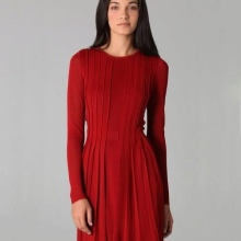 Rode gebreide geplooide jurk